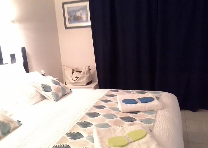 Crisalys D'hotes Bed & Breakfast 3*